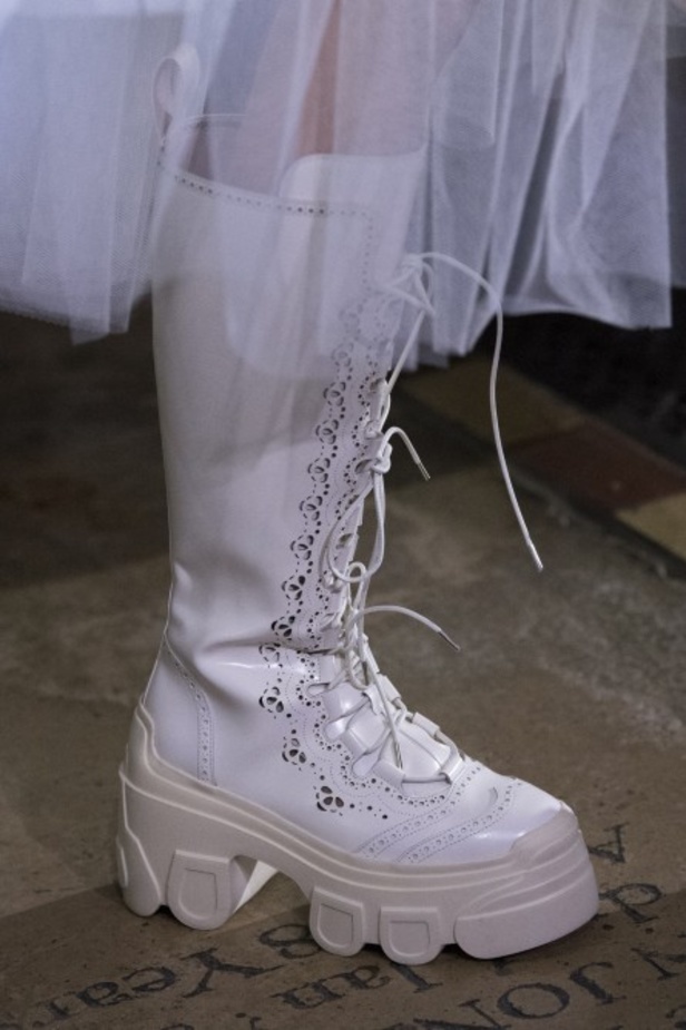 مجموعة Simone Rocha لربيع وصيف 2022 ضمن أسبوع الموضة في لندن