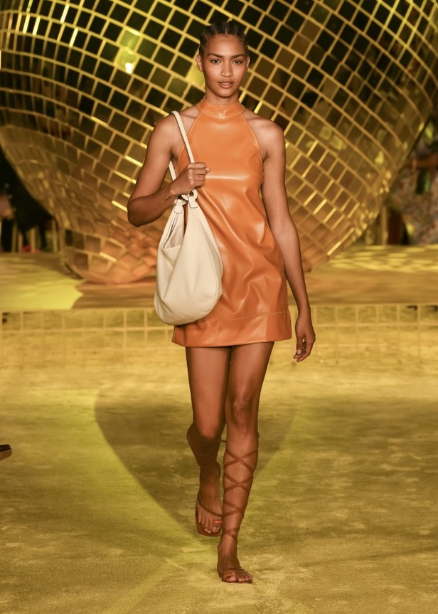 مجموعة ازياء Staud لربيع وصيف 2022 ضمن أسبوع الموضة في نيويورك