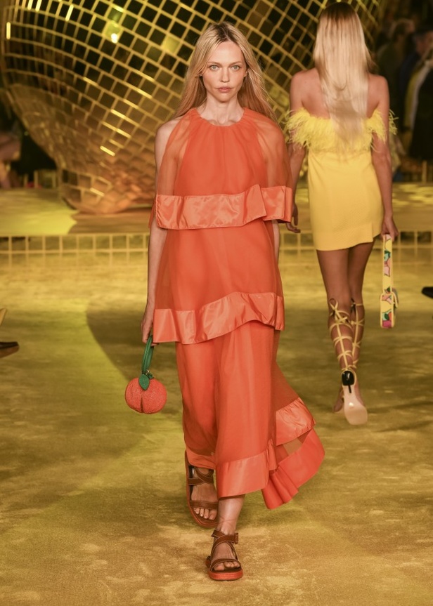 مجموعة ازياء Staud لربيع وصيف 2022 ضمن أسبوع الموضة في نيويورك