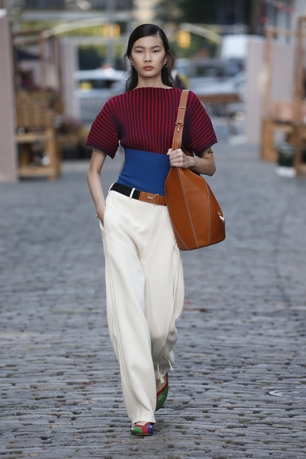 مجموعة توري بورتش لموسم ربيع وصيف 2022