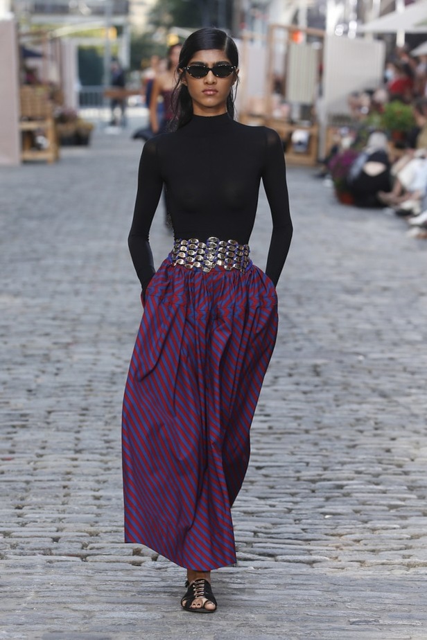 مجموعة توري بورتش لموسم ربيع وصيف 2022