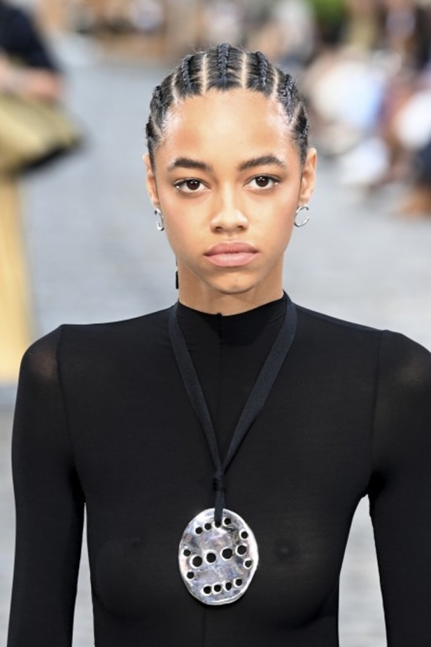 عرض أزياء توري بورتش لموسم ربيع وصيف 2022