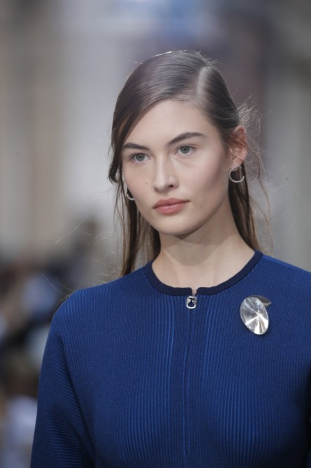 عرض أزياء توري بورتش لموسم ربيع وصيف 2022