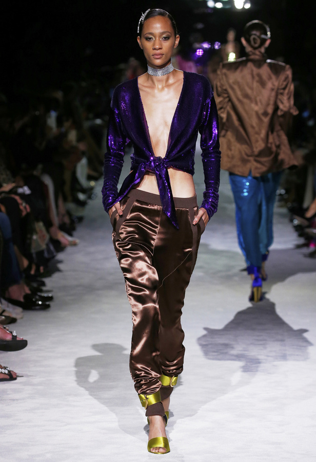 عرض أزياء Tom Ford لربيع وصيف 2022 من أسبوع الموضة في نيويورك