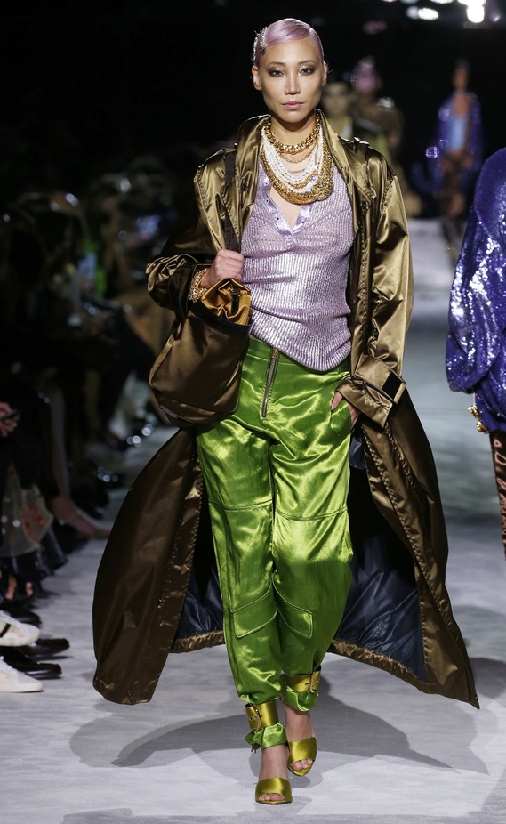 عرض أزياء Tom Ford لربيع وصيف 2022 من أسبوع الموضة في نيويورك