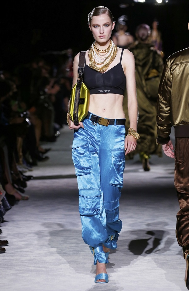 عرض أزياء Tom Ford لربيع وصيف 2022 من أسبوع الموضة في نيويورك