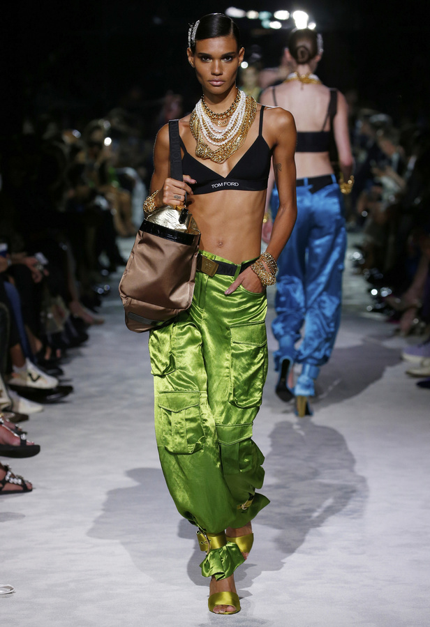 عرض أزياء Tom Ford لربيع وصيف 2022 من أسبوع الموضة في نيويورك