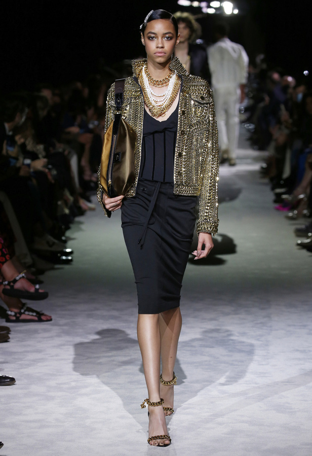 عرض أزياء Tom Ford لربيع وصيف 2022 من أسبوع الموضة في نيويورك