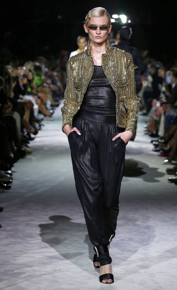 عرض أزياء Tom Ford لربيع وصيف 2022 من أسبوع الموضة في نيويورك