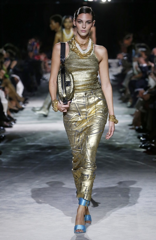 عرض أزياء Tom Ford لربيع وصيف 2022 من أسبوع الموضة في نيويورك