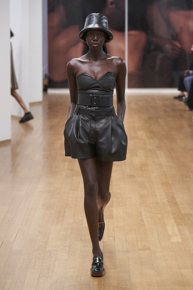 مجموعة Tod s لربيع وصيف 2022 من أسبوع الموضة في ميلانو