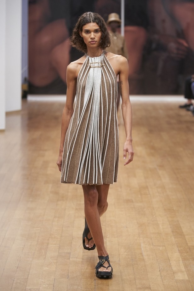 مجموعة Tod s لربيع وصيف 2022 من أسبوع الموضة في ميلانو