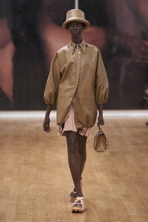 مجموعة Tod s لربيع وصيف 2022 من أسبوع الموضة في ميلانو