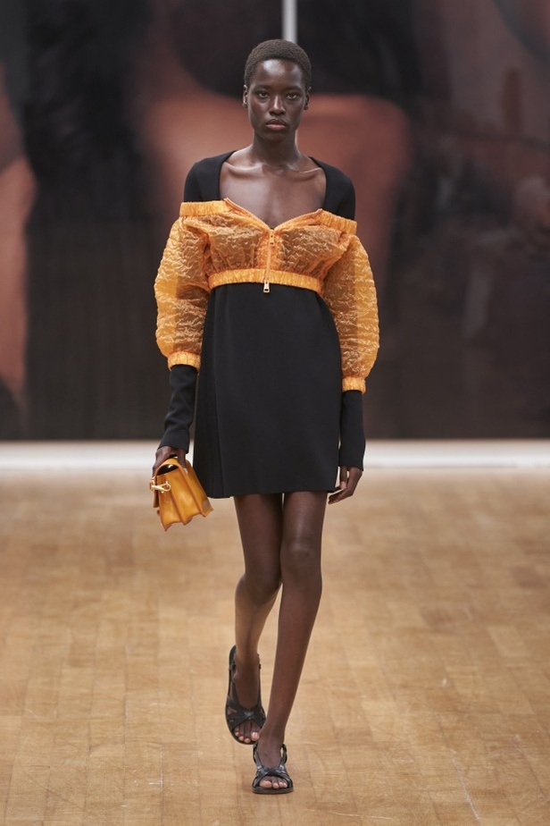 مجموعة Tod s لربيع وصيف 2022 من أسبوع الموضة في ميلانو