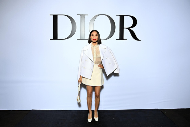مجموعة Dior لربيع وصيف 2022 عودة بالذّاكرة إلى السّتينات وثورة في إطلالة المرأة 