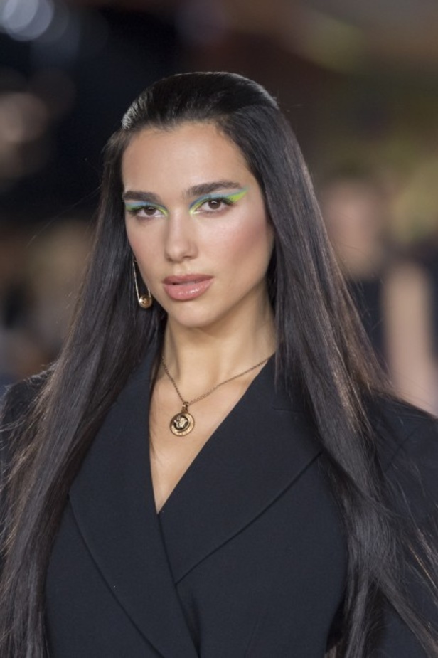 مجموعة فيرساتشي لموسم ربيع وصيف 2022