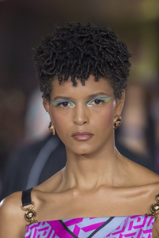 مجموعة فيرساتشي لموسم ربيع وصيف 2022