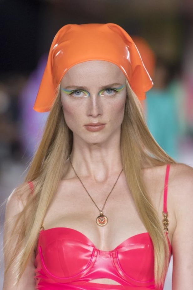 مجموعة فيرساتشي لموسم ربيع وصيف 2022