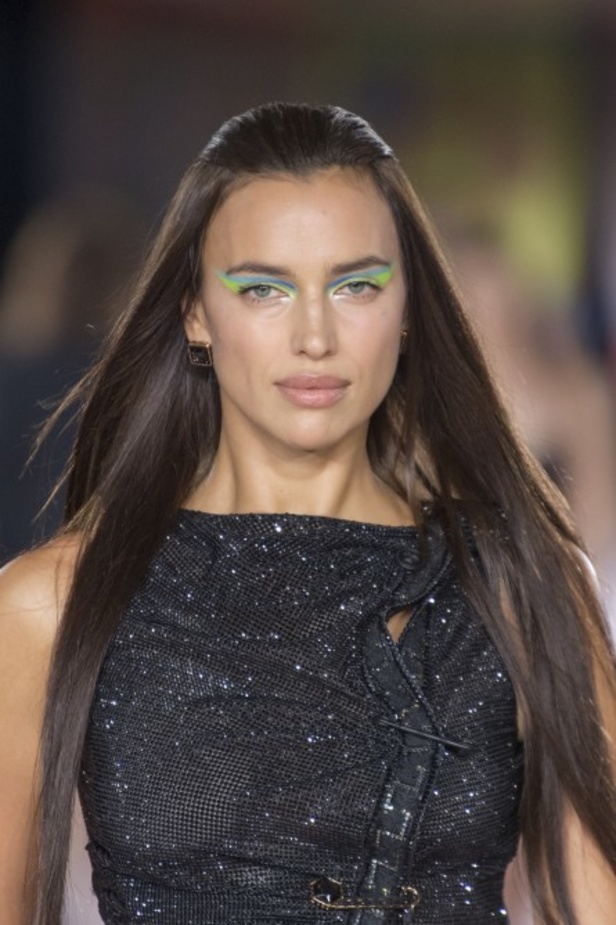 مجموعة فيرساتشي لموسم ربيع وصيف 2022