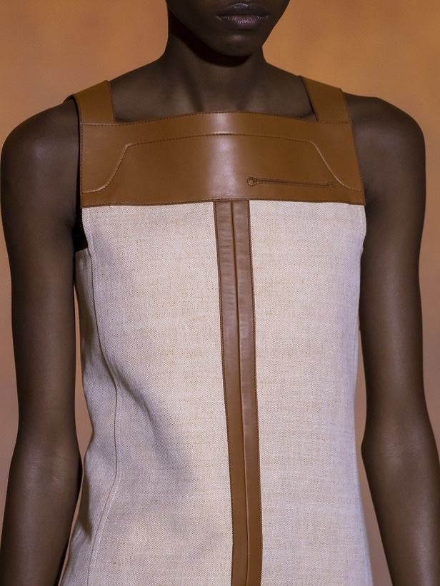 عرض أزياء مجموعة Hermes لربيع وصيف 2022 من أسبوع الموضة في باريس