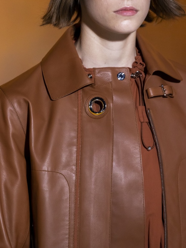 عرض أزياء مجموعة Hermes لربيع وصيف 2022 من أسبوع الموضة في باريس