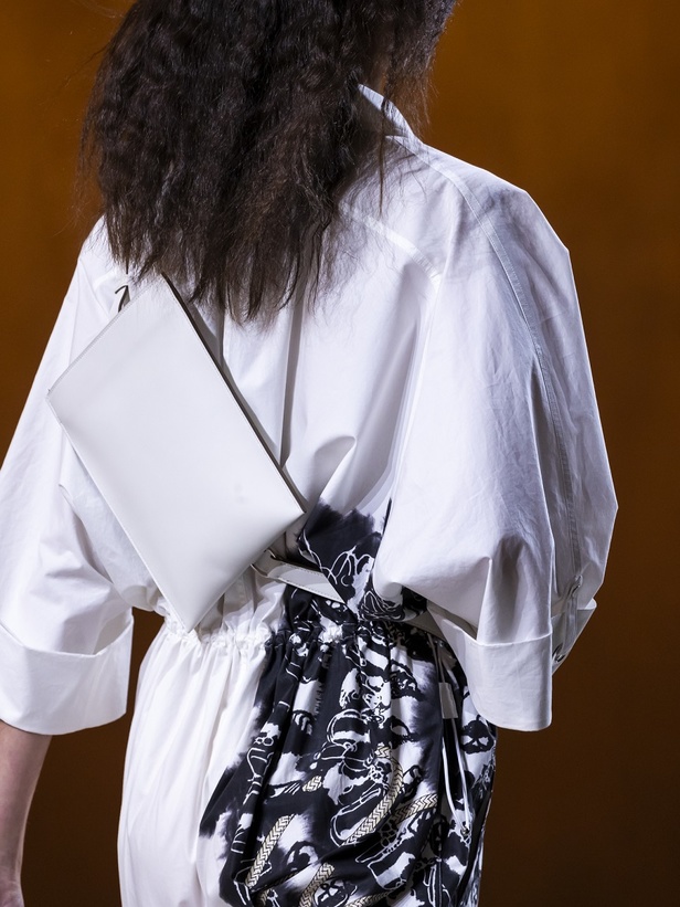 عرض أزياء مجموعة Hermes لربيع وصيف 2022 من أسبوع الموضة في باريس