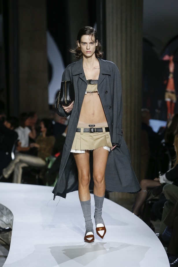 مجموعة Miu Miu لربيع وصيف 2022 من أسبوع الموضة في باريس