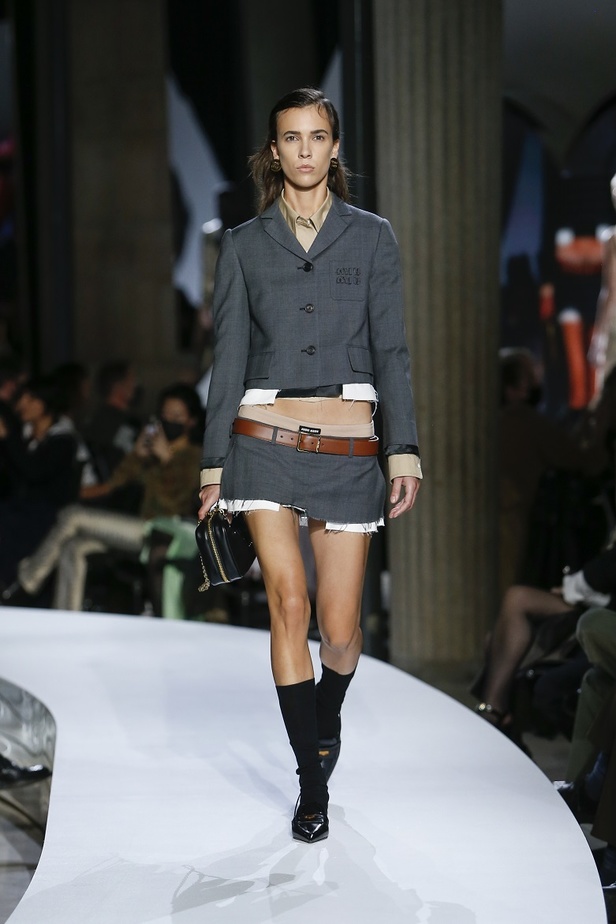 مجموعة Miu Miu لربيع وصيف 2022 من أسبوع الموضة في باريس