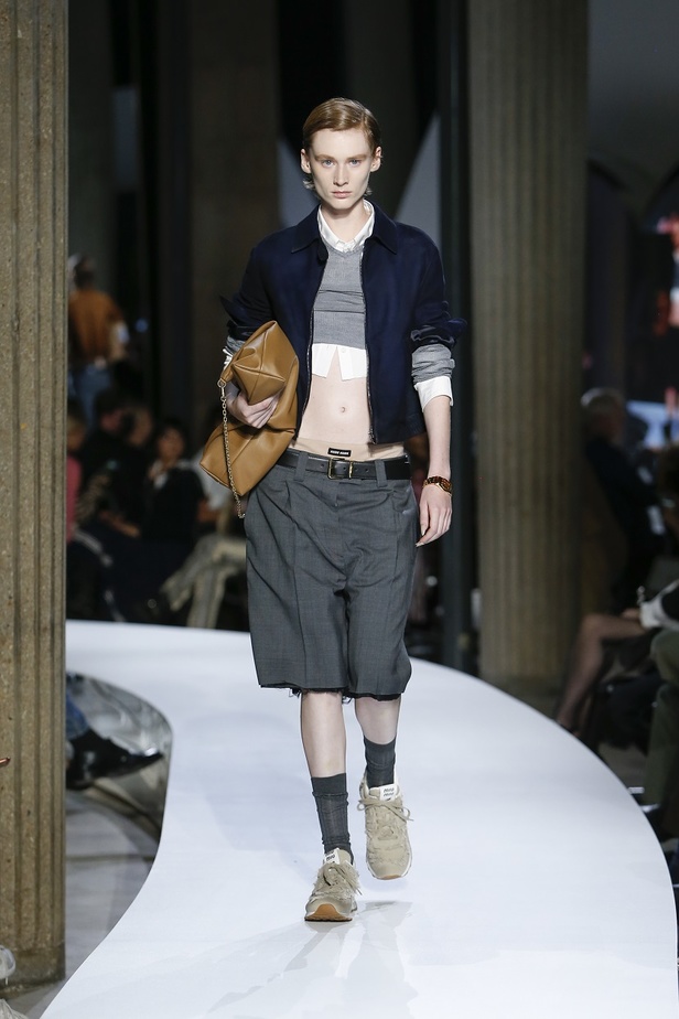 مجموعة Miu Miu لربيع وصيف 2022 من أسبوع الموضة في باريس