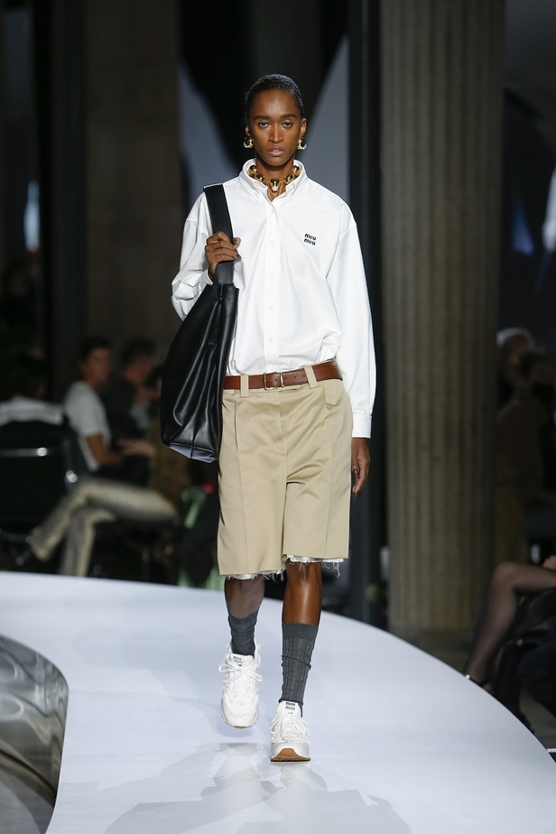 مجموعة Miu Miu لربيع وصيف 2022 من أسبوع الموضة في باريس