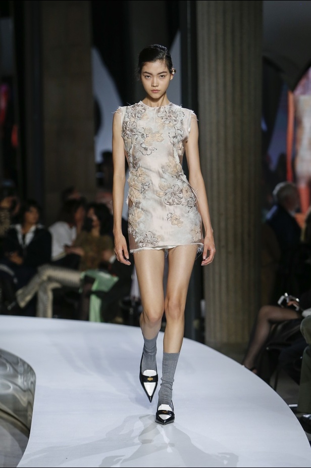 مجموعة Miu Miu لربيع وصيف 2022 من أسبوع الموضة في باريس