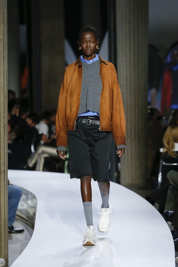 مجموعة Miu Miu لربيع وصيف 2022 من أسبوع الموضة في باريس