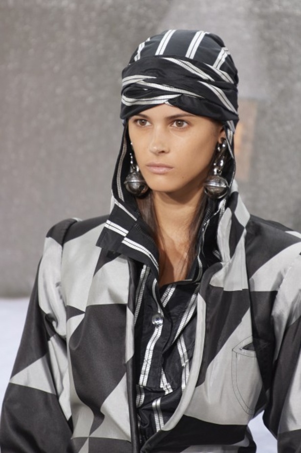 عرض أزياء مجموعة Vivienne Westwood لربيع وصيف 2022 من أسبوع الموضة في باريس