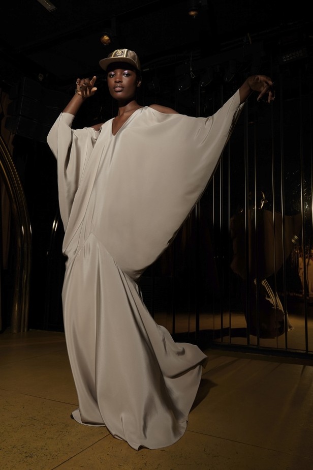 عرض أزياء Alexis Mabille لربيع وصيف 2022 من أسبوع الموضة في باريس