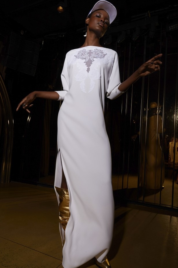 عرض أزياء Alexis Mabille لربيع وصيف 2022 من أسبوع الموضة في باريس