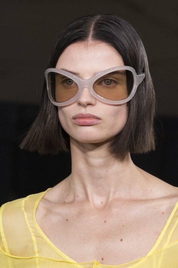 عرض أزياء Acne Studio لربيع وصيف 2022 من أسبوع الموضة في باريس