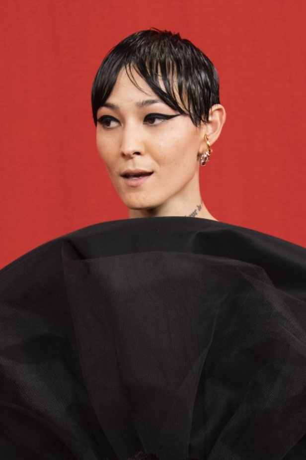 مجموعة بالنسياغا لموسم ربيع وصيف 2022