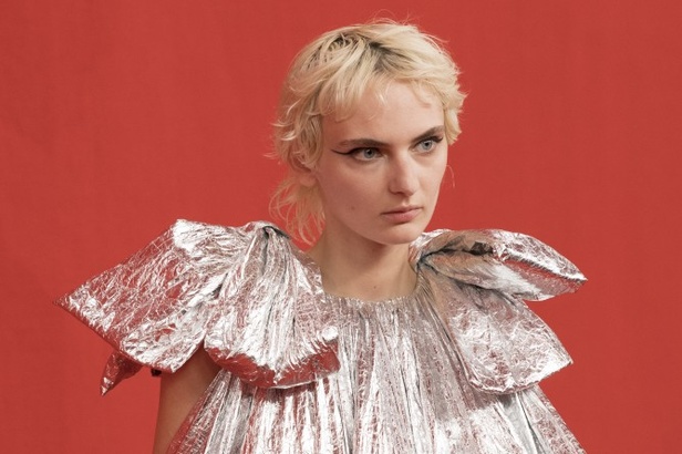 مجموعة بالنسياغا لموسم ربيع وصيف 2022