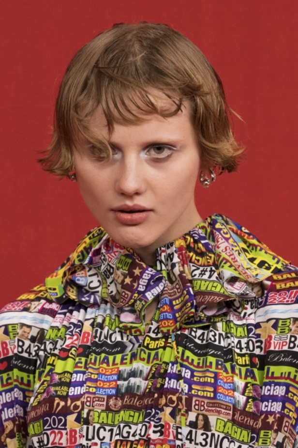 مجموعة بالنسياغا لموسم ربيع وصيف 2022