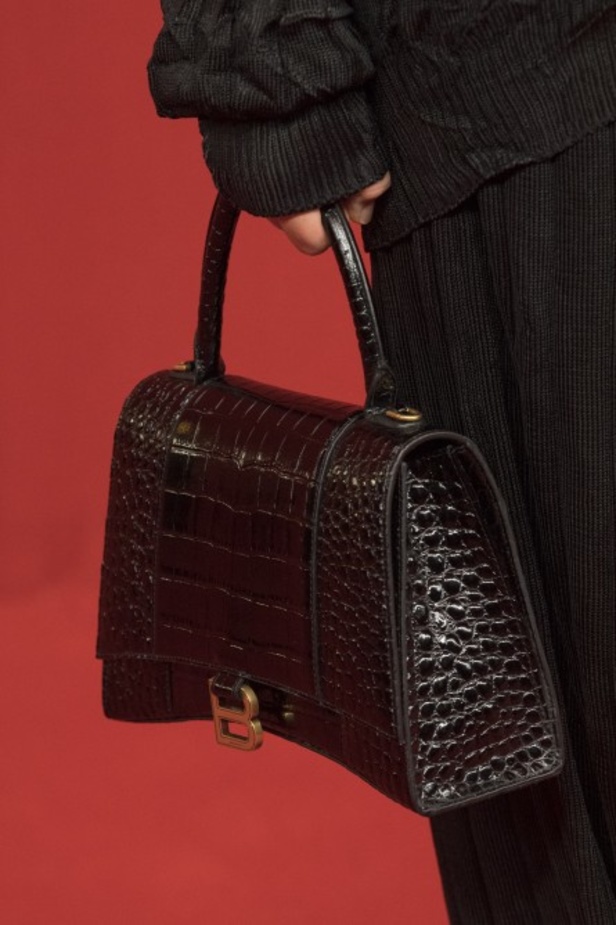 مجموعة بالنسياغا لموسم ربيع وصيف 2022