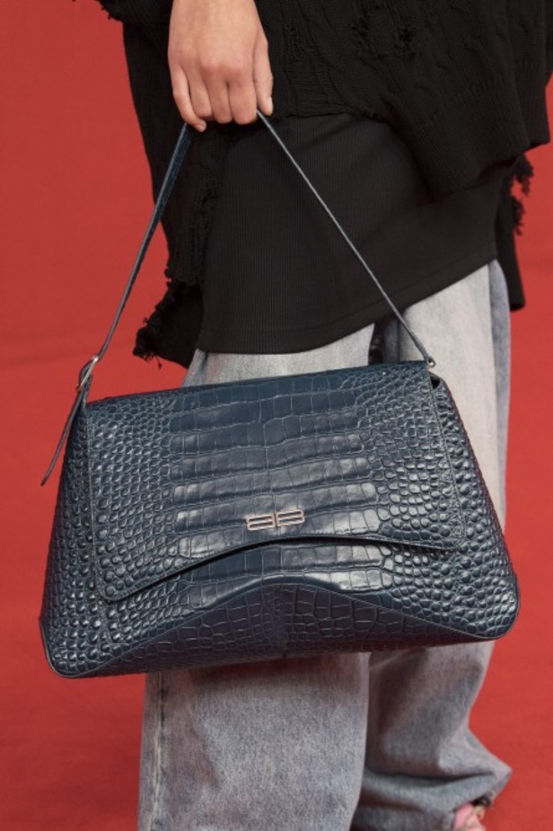 مجموعة بالنسياغا لموسم ربيع وصيف 2022