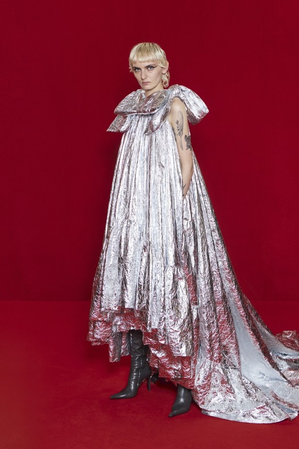 مجموعة بالنسياغا لموسم ربيع وصيف 2022