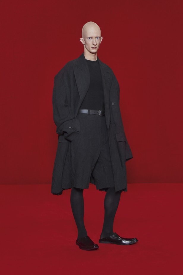 مجموعة بالنسياغا لموسم ربيع وصيف 2022