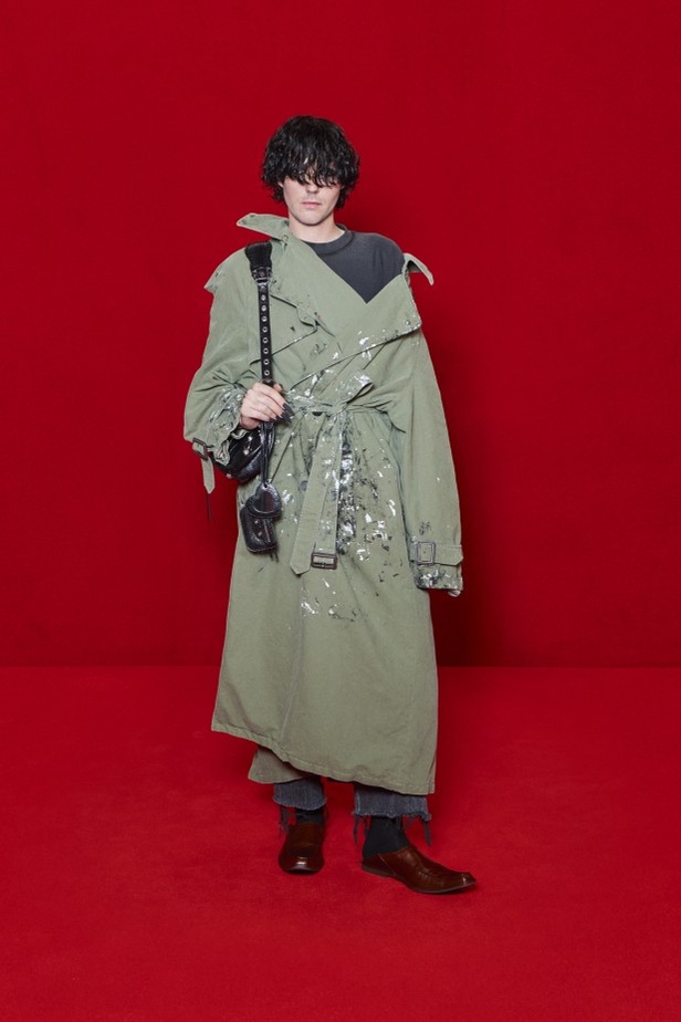 مجموعة بالنسياغا لموسم ربيع وصيف 2022