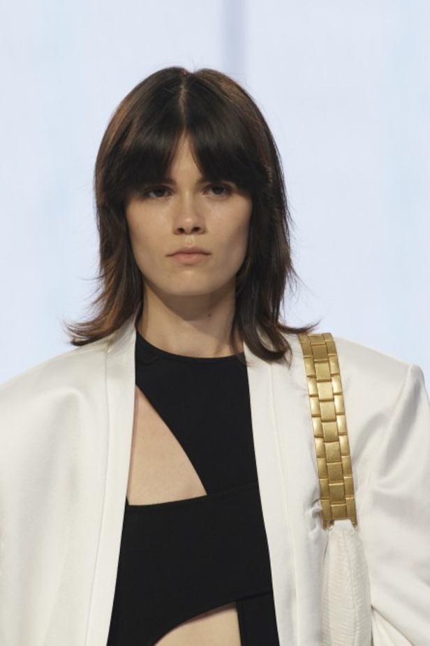 Balmain تحتفل بمجموعة ربيع وصيف 2022 وعشر سنوات من أوليفييه روستينغ