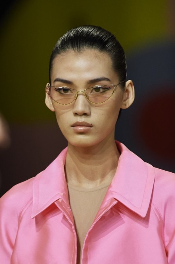 مجموعة Dior لربيع وصيف 2022 عودة بالذّاكرة إلى السّتينات وثورة في إطلالة المرأة 