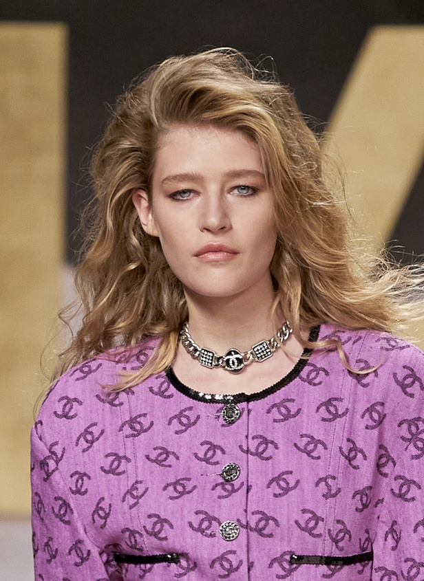 مجموعة CHANEL لربيع وصيف 2022 من أسبوع الموضة في باريس
