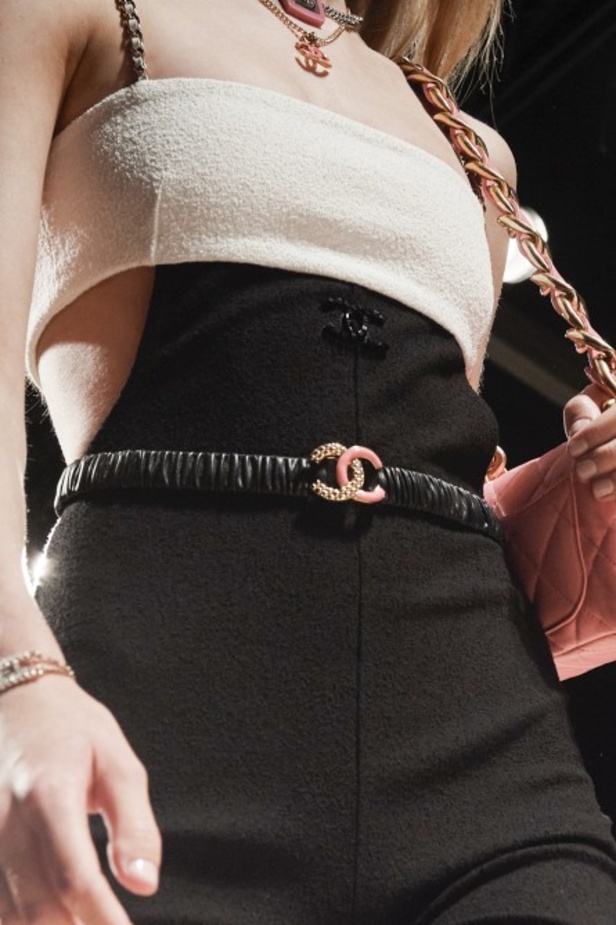 مجموعة CHANEL لربيع وصيف 2022 من أسبوع الموضة في باريس