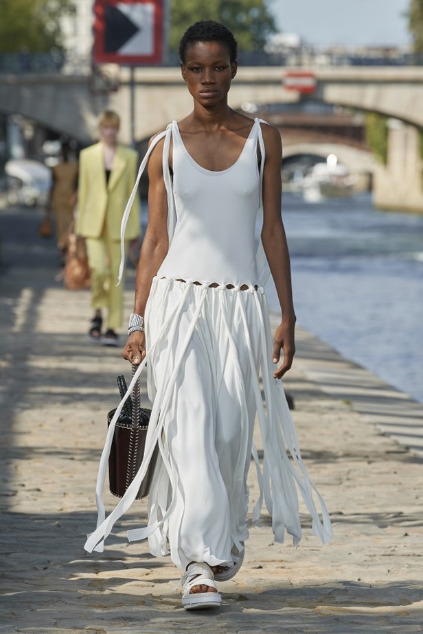 مجموعة كلوي لموسم ربيع وصيف 2022