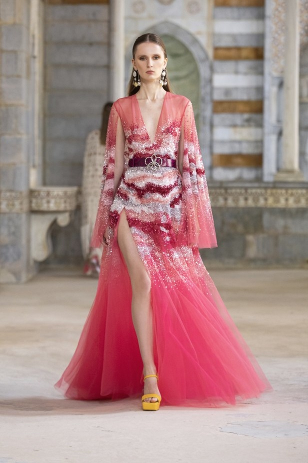 مجموعة أزياء جورج حبيقة لربيع وصيف 2022 بوحي من زهرة الأوركيد